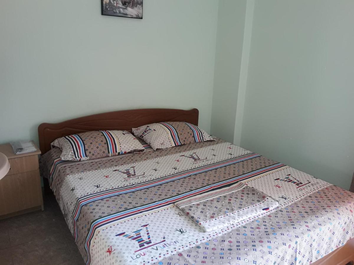 Tani'S Guesthouse Ksamil Bagian luar foto