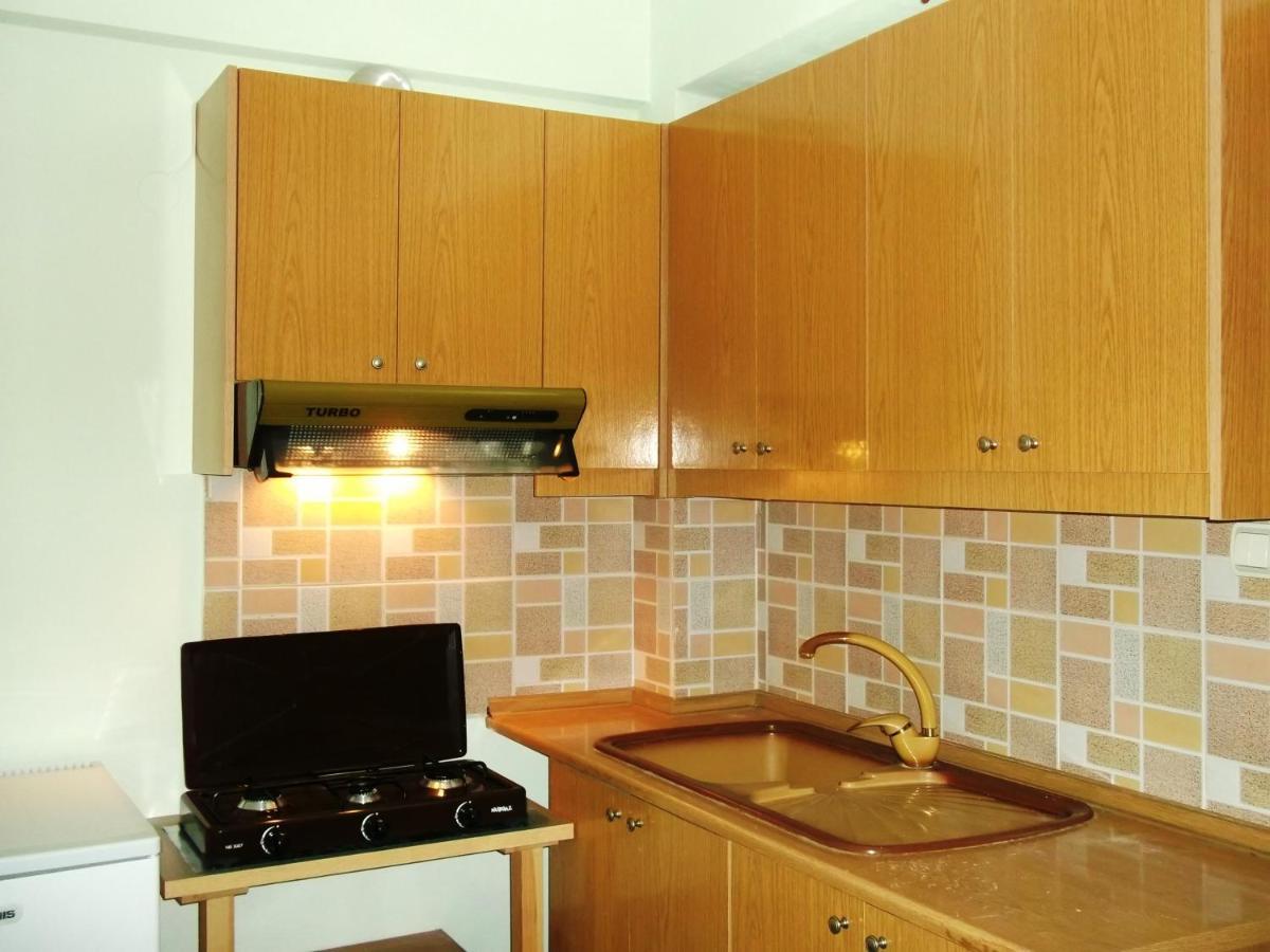 Tani'S Guesthouse Ksamil Bagian luar foto