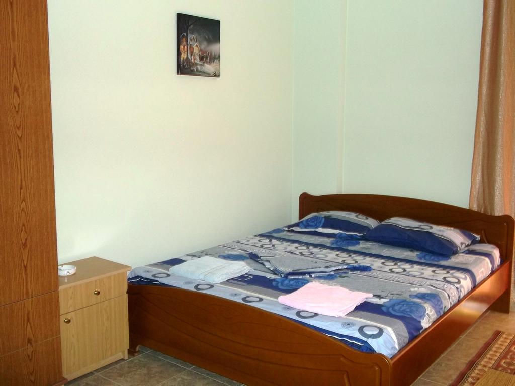 Tani'S Guesthouse Ksamil Bagian luar foto