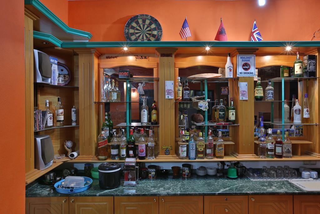 Tani'S Guesthouse Ksamil Bagian luar foto