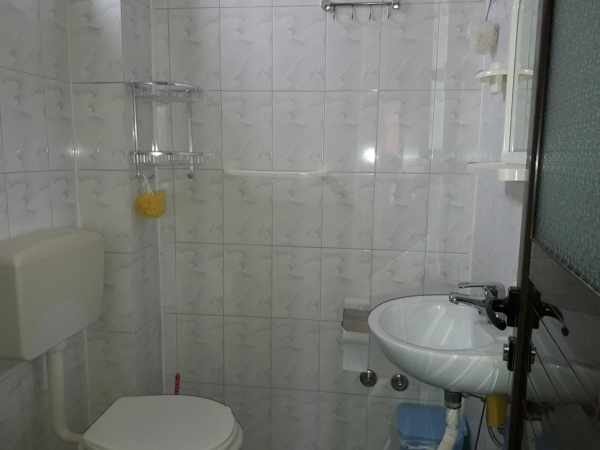 Tani'S Guesthouse Ksamil Bagian luar foto
