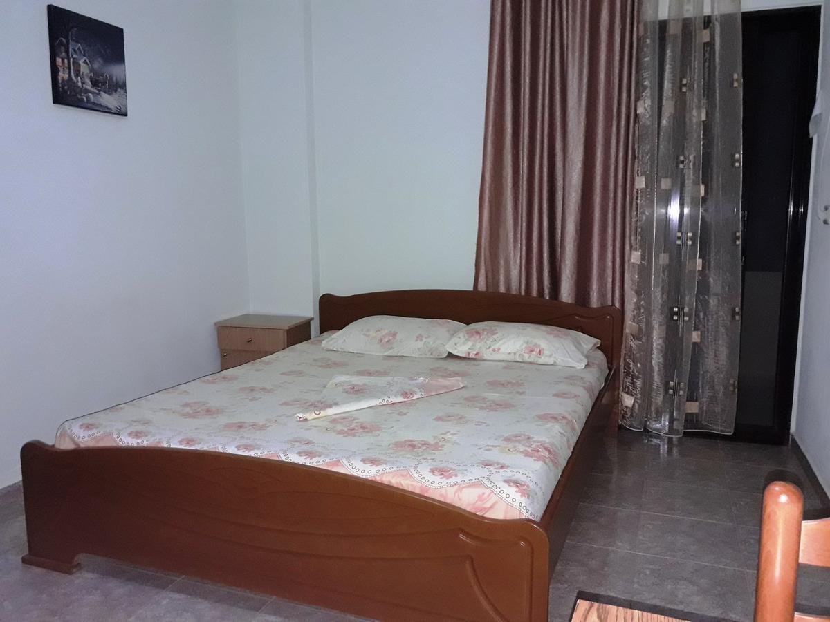 Tani'S Guesthouse Ksamil Bagian luar foto