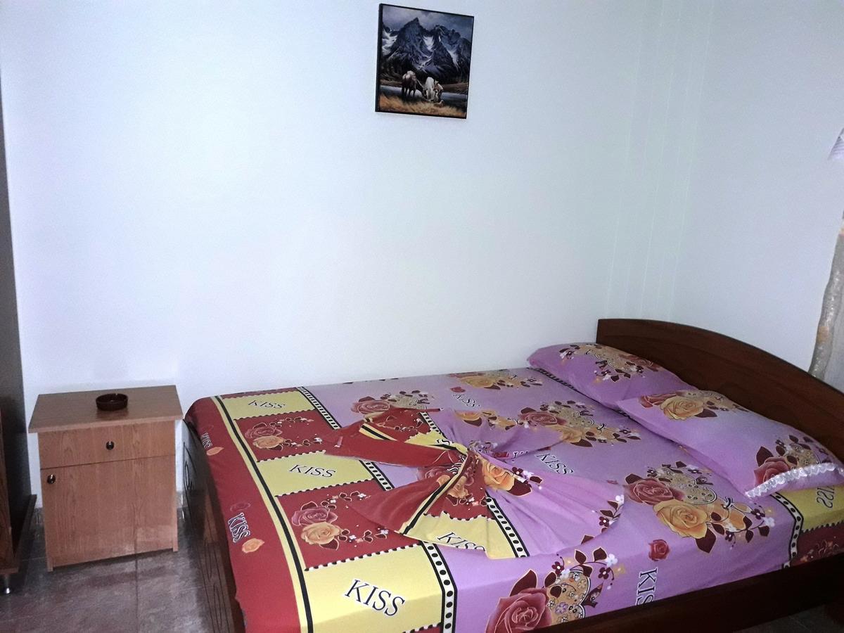 Tani'S Guesthouse Ksamil Bagian luar foto