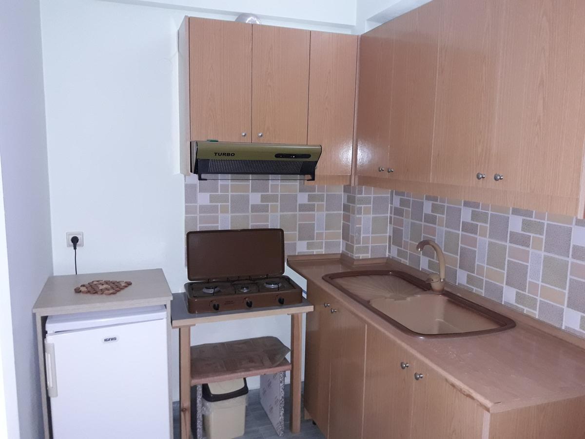 Tani'S Guesthouse Ksamil Bagian luar foto