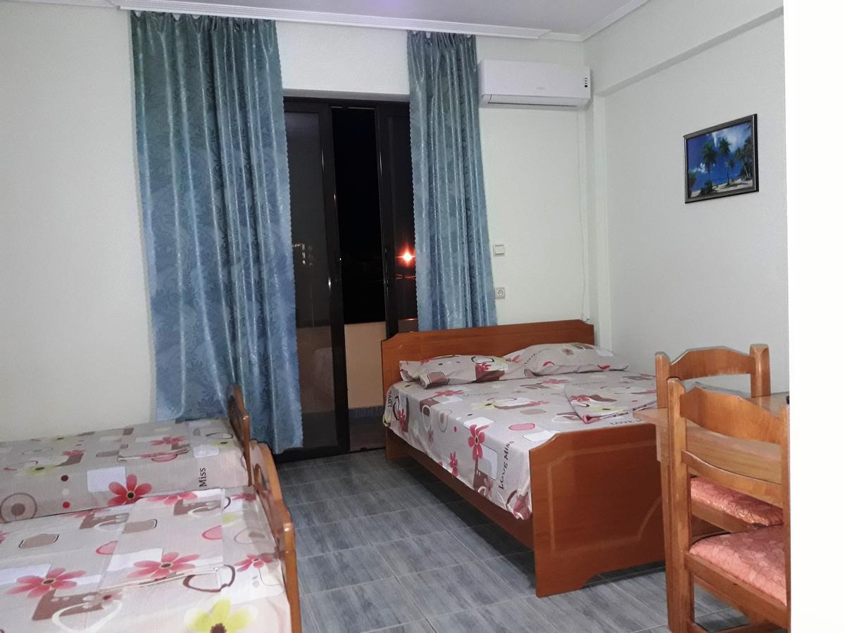 Tani'S Guesthouse Ksamil Bagian luar foto