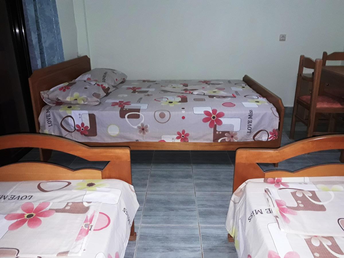 Tani'S Guesthouse Ksamil Bagian luar foto