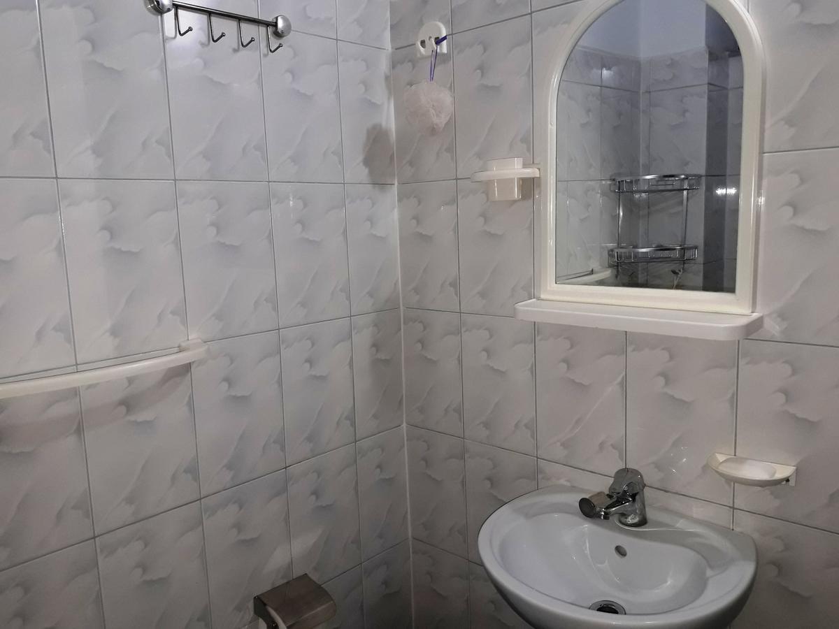 Tani'S Guesthouse Ksamil Bagian luar foto