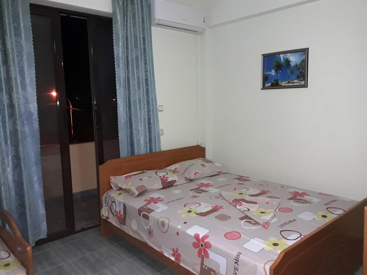 Tani'S Guesthouse Ksamil Bagian luar foto