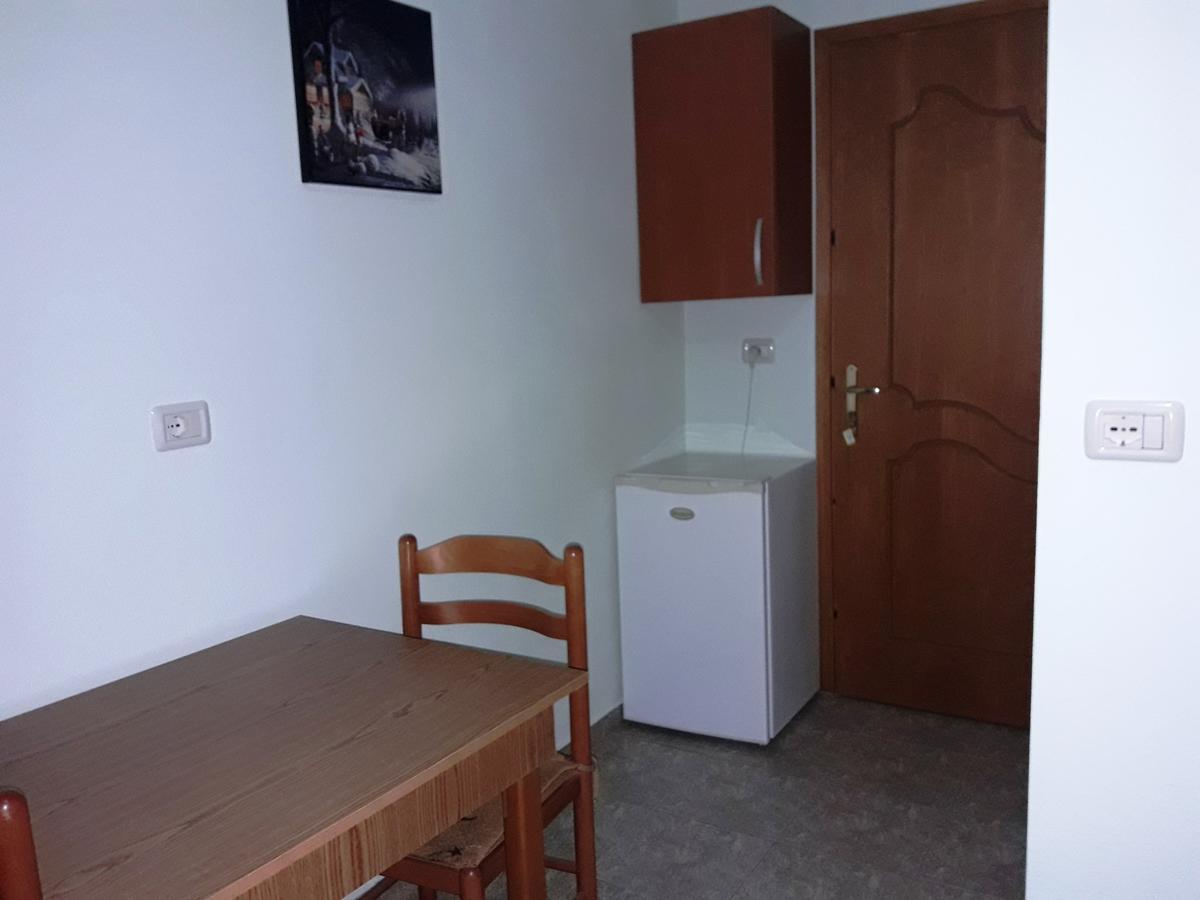 Tani'S Guesthouse Ksamil Bagian luar foto