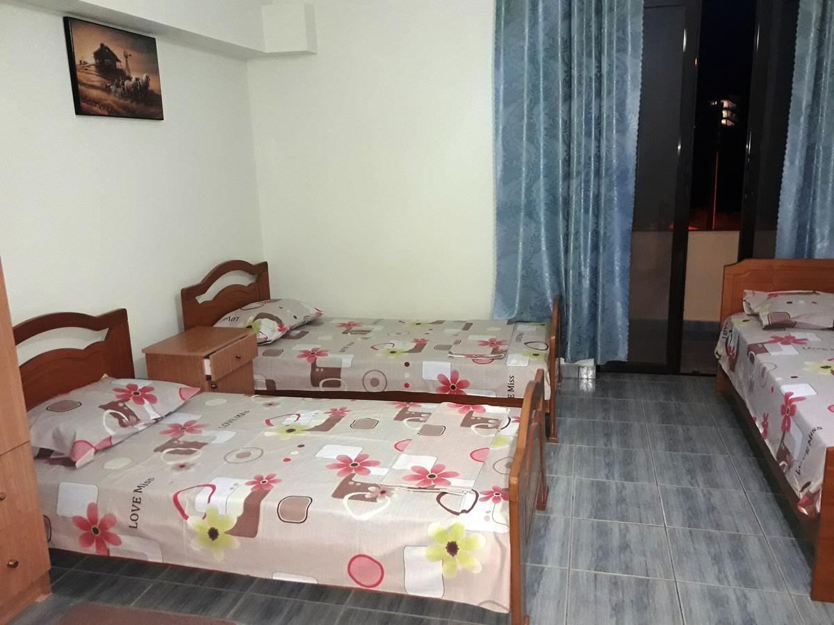 Tani'S Guesthouse Ksamil Bagian luar foto