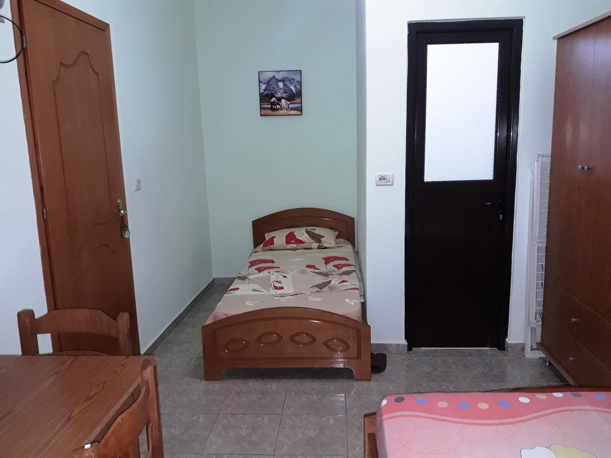 Tani'S Guesthouse Ksamil Bagian luar foto