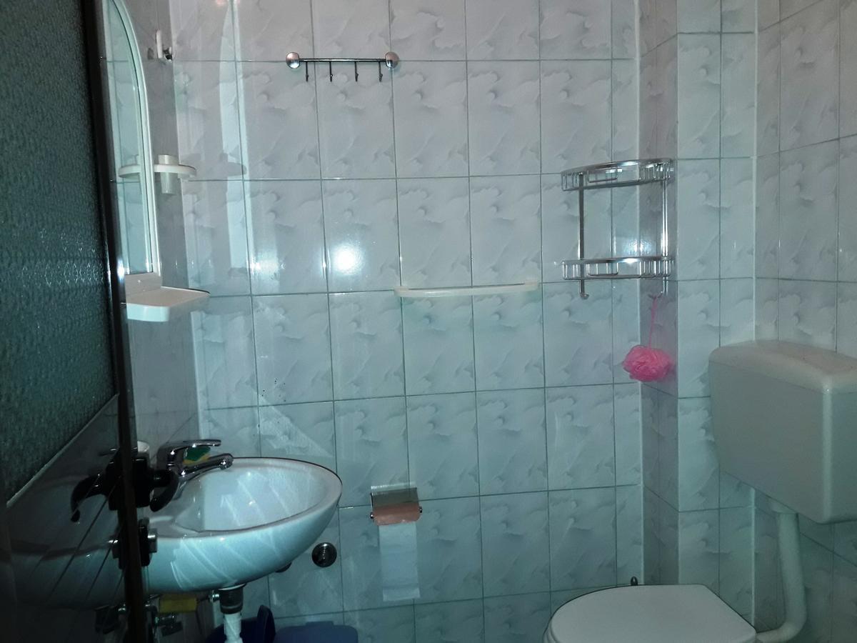 Tani'S Guesthouse Ksamil Bagian luar foto
