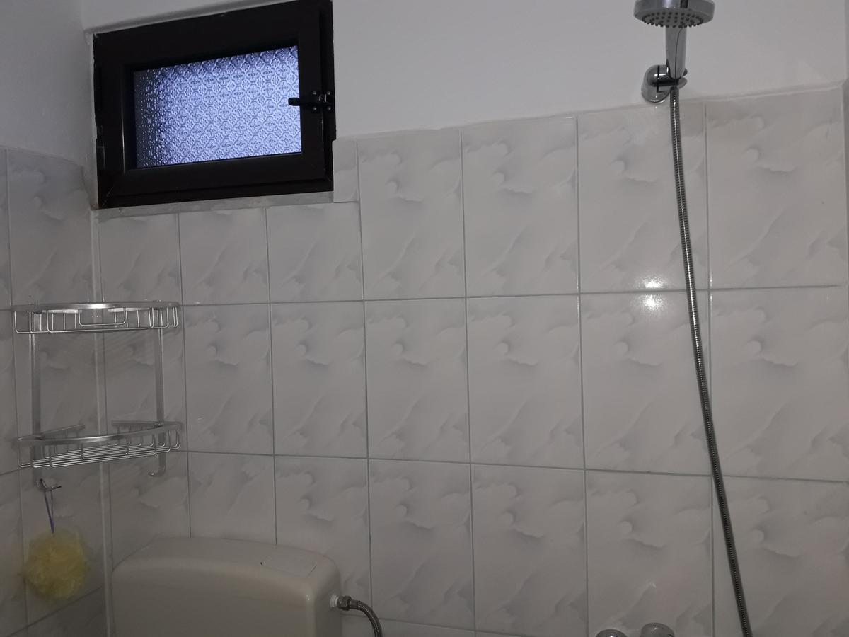 Tani'S Guesthouse Ksamil Bagian luar foto