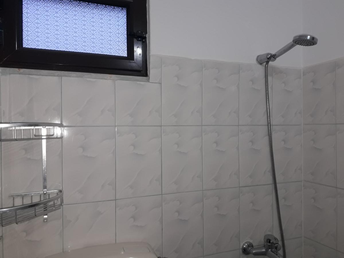 Tani'S Guesthouse Ksamil Bagian luar foto