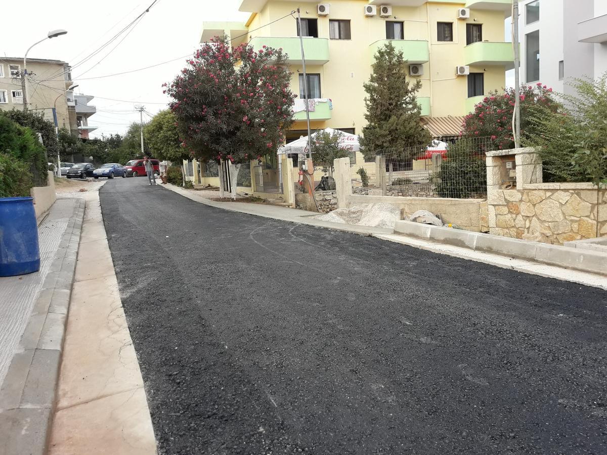 Tani'S Guesthouse Ksamil Bagian luar foto