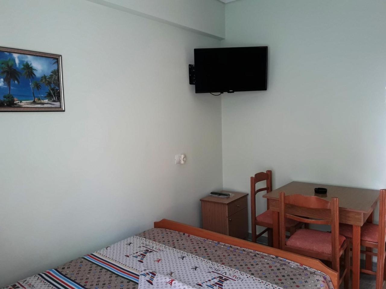 Tani'S Guesthouse Ksamil Bagian luar foto