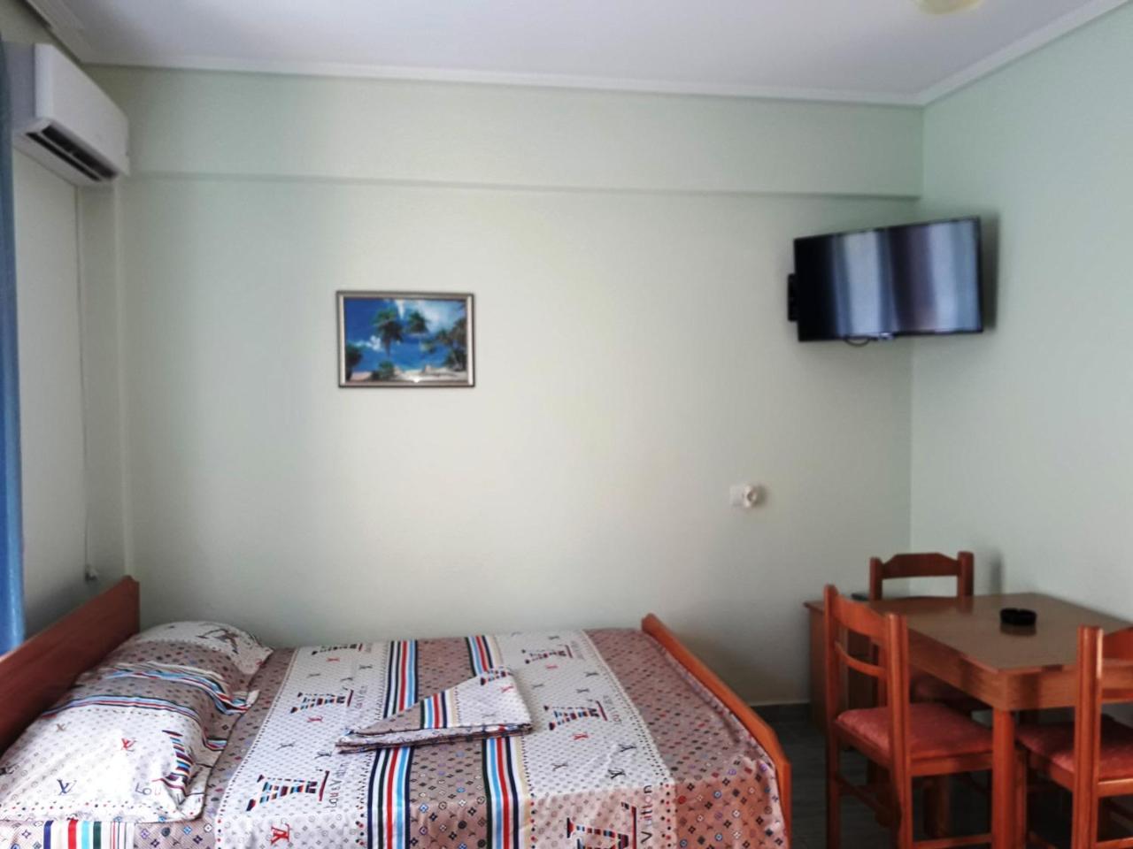 Tani'S Guesthouse Ksamil Bagian luar foto
