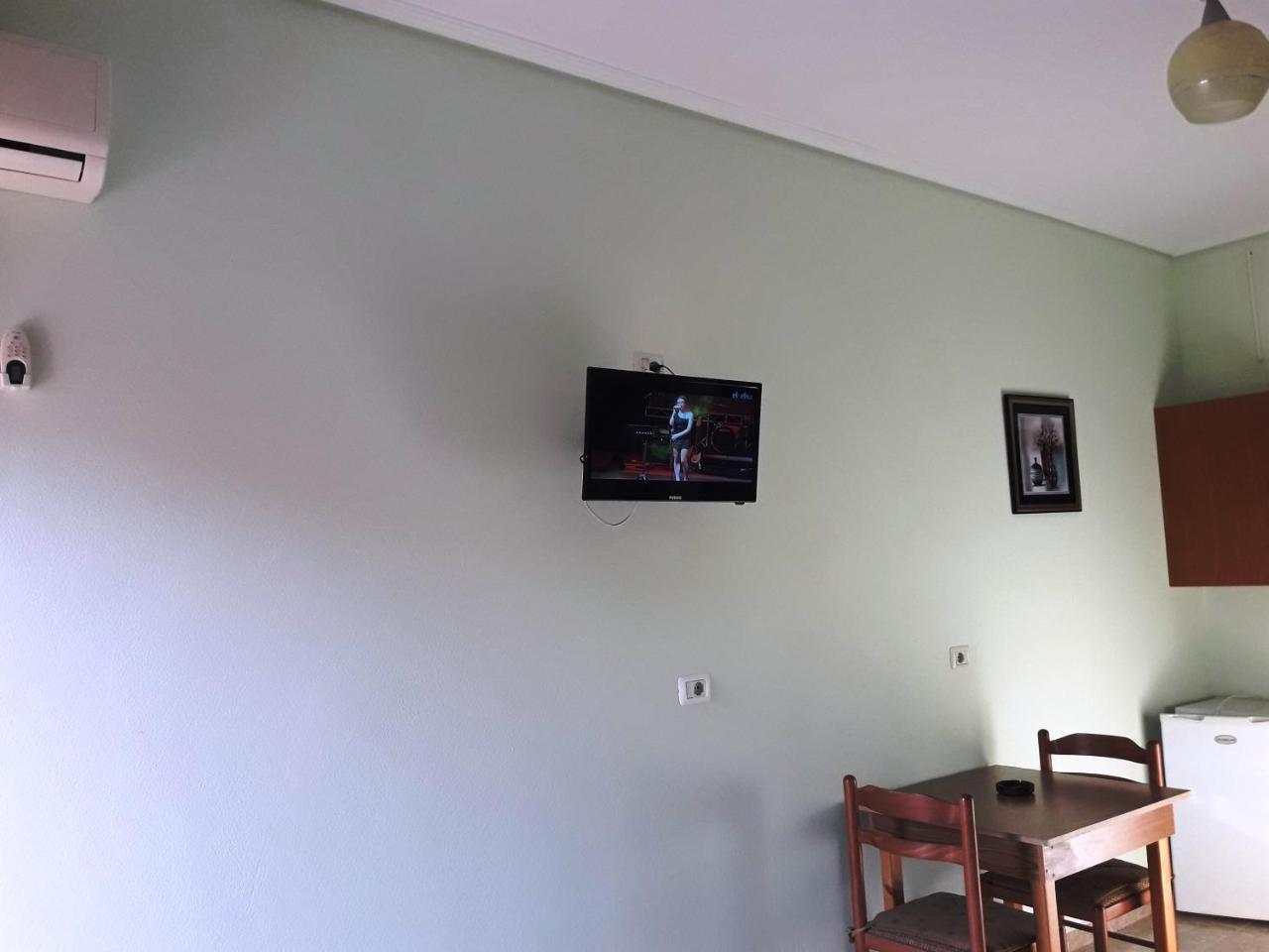 Tani'S Guesthouse Ksamil Bagian luar foto